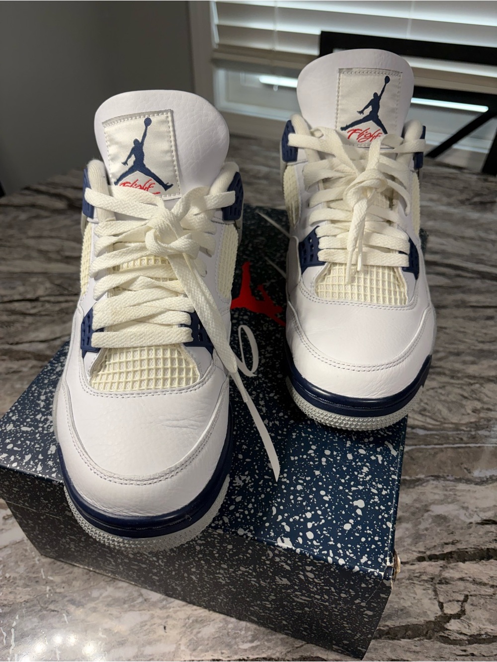 Air Jordan Retro 4 Men’s White and Navy Speckle Sneakers. Size 10 - Picture 4 of 15